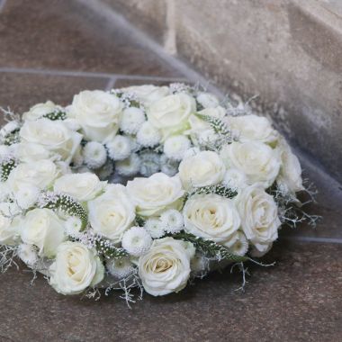 Urnenkranz in weiß