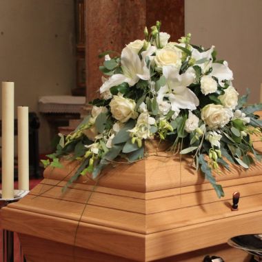 Sarggesteck in weiß