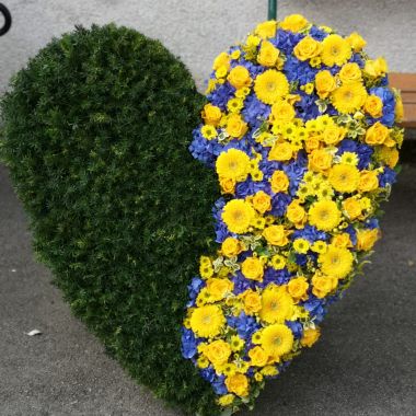 Kraft der Farben @pernek.diana @trauer-floristik.at